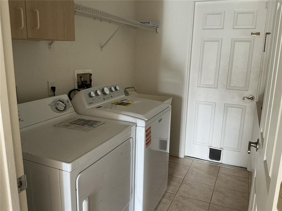 For Rent: $1,700 (3 beds, 2 baths, 1627 Square Feet)