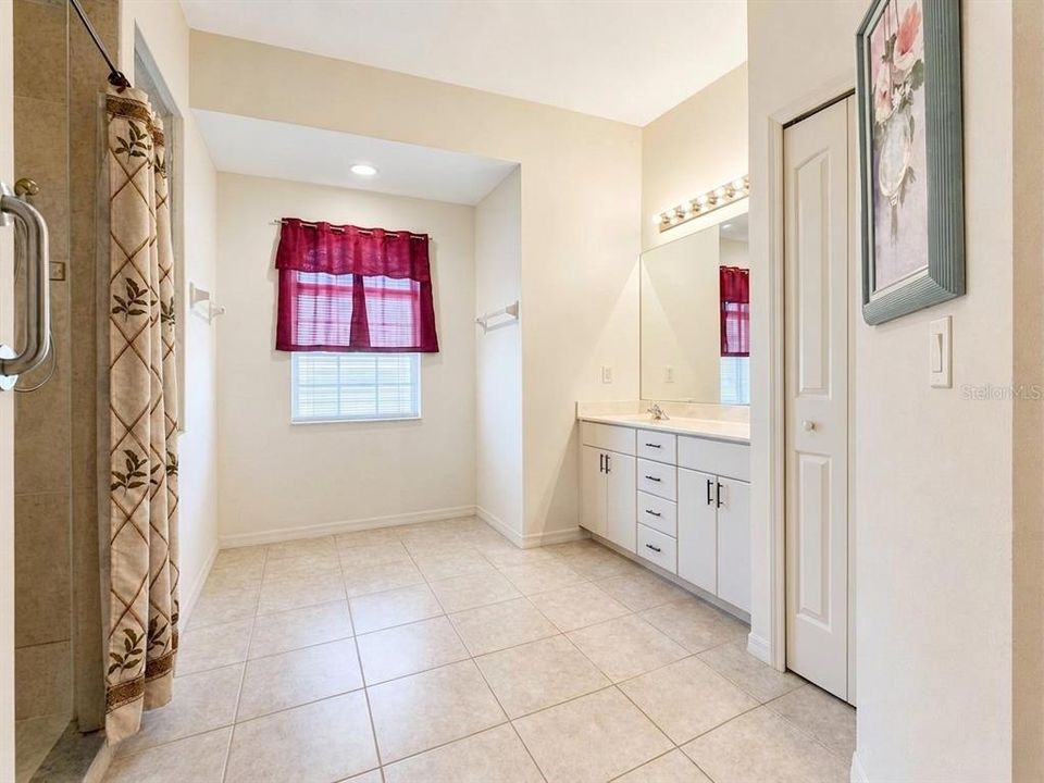 For Sale: $350,000 (3 beds, 2 baths, 1762 Square Feet)