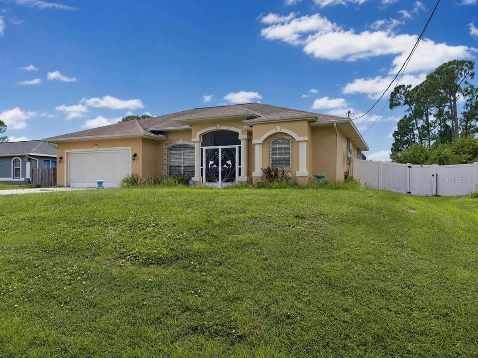 For Sale: $350,000 (3 beds, 2 baths, 1762 Square Feet)