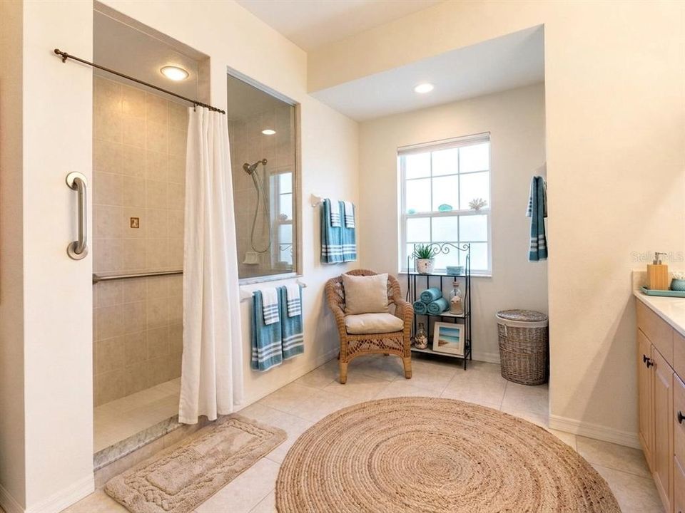For Sale: $350,000 (3 beds, 2 baths, 1762 Square Feet)