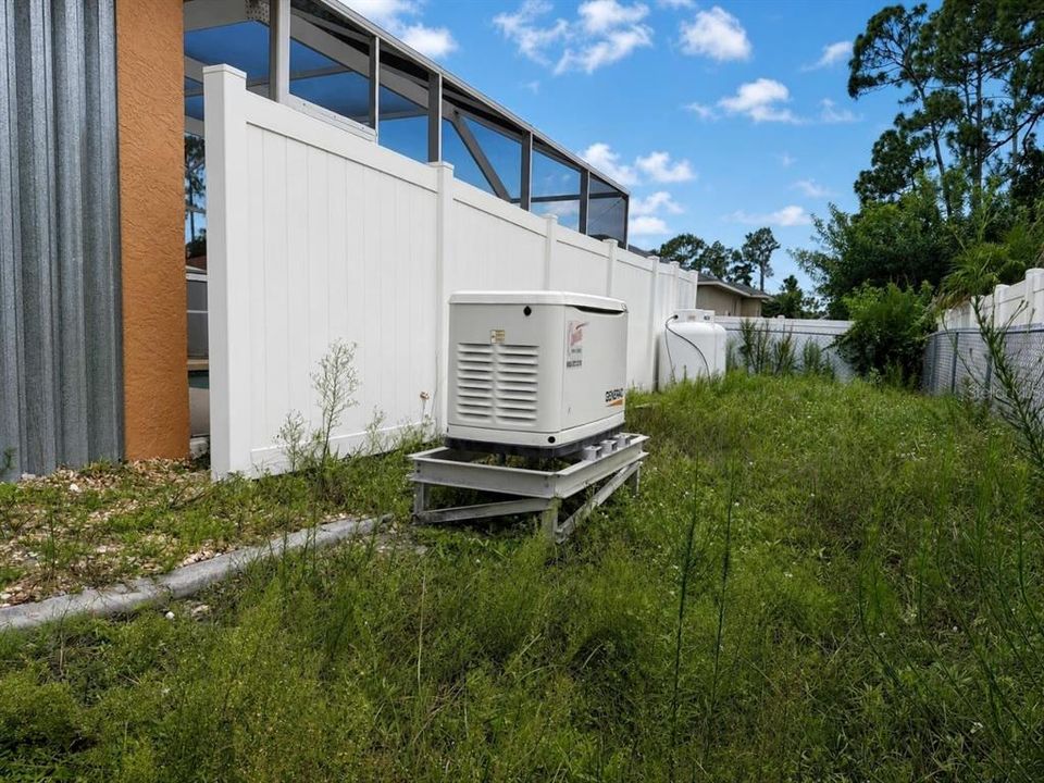 For Sale: $350,000 (3 beds, 2 baths, 1762 Square Feet)