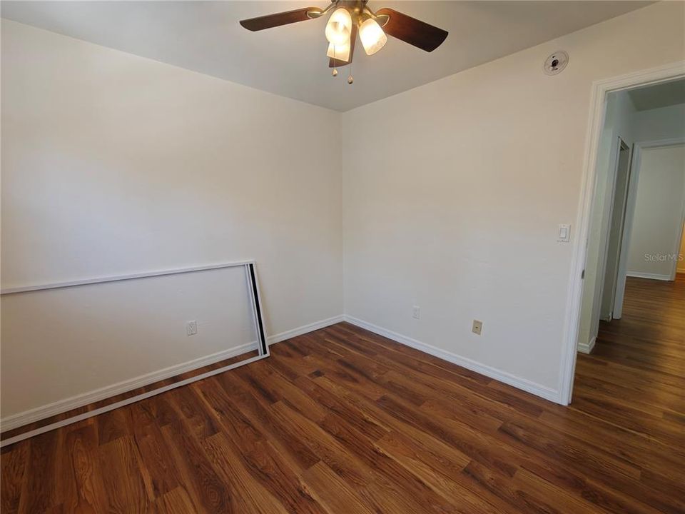 For Rent: $1,200 (2 beds, 1 baths, 942 Square Feet)