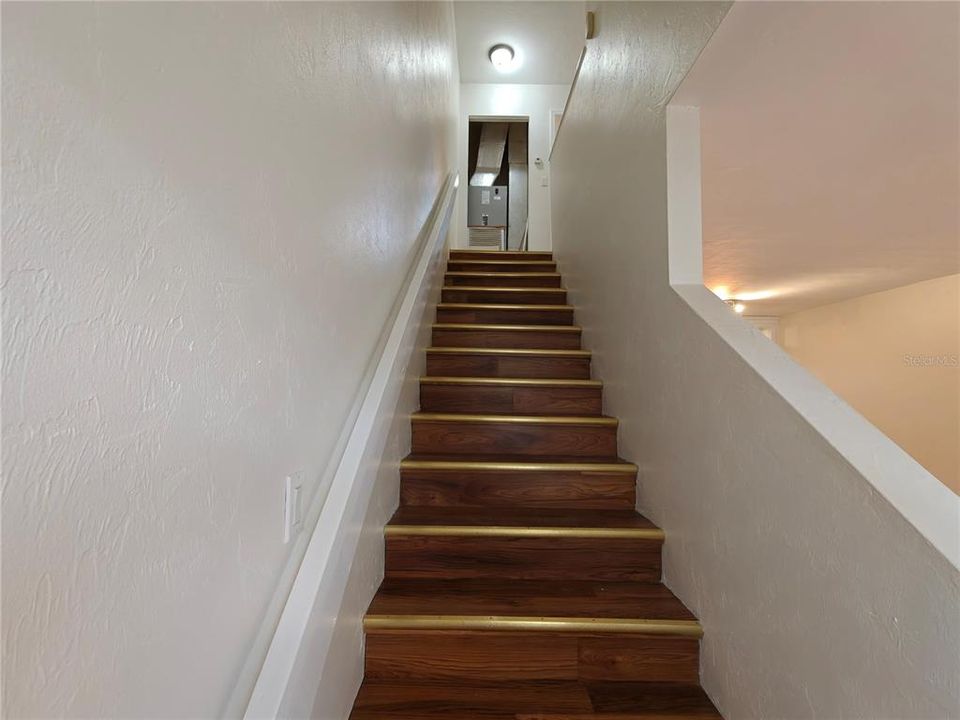 For Rent: $1,200 (2 beds, 1 baths, 942 Square Feet)