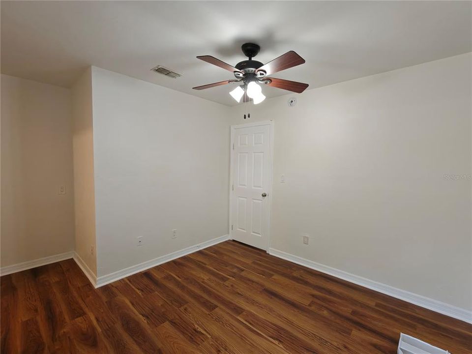 For Rent: $1,200 (2 beds, 1 baths, 942 Square Feet)