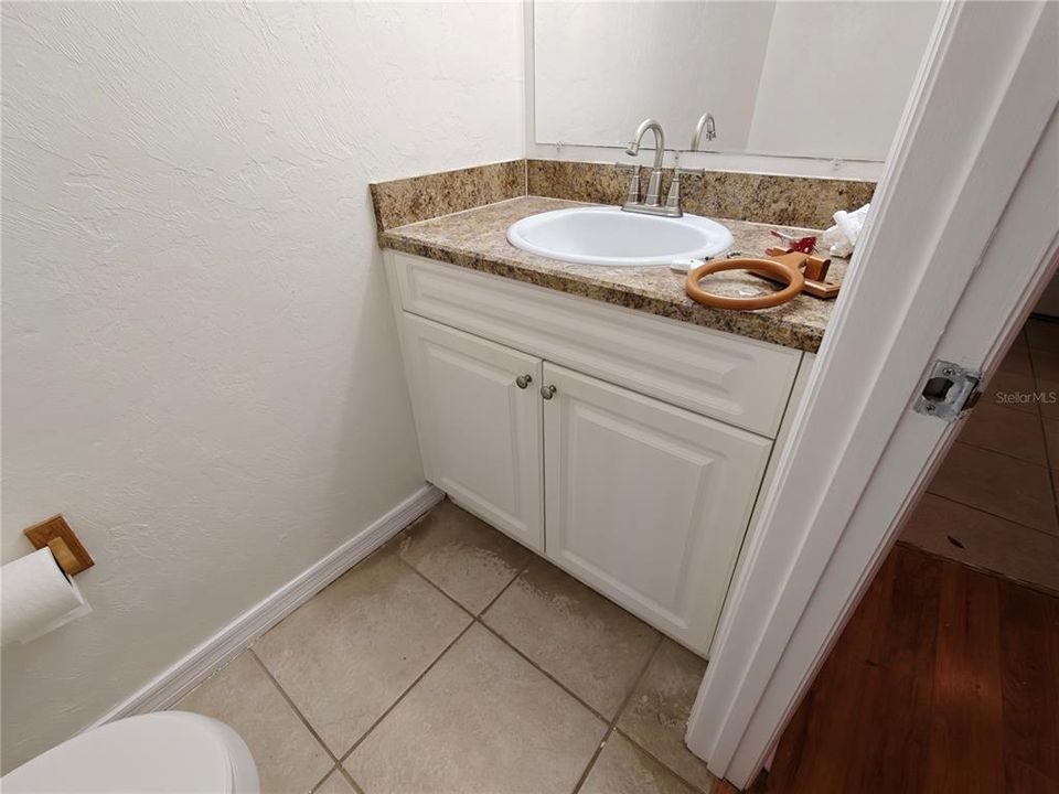 For Rent: $1,200 (2 beds, 1 baths, 942 Square Feet)