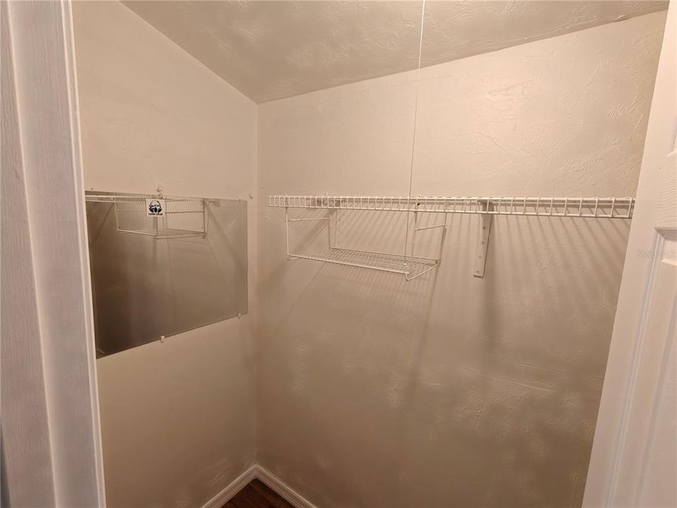 For Rent: $1,200 (2 beds, 1 baths, 942 Square Feet)