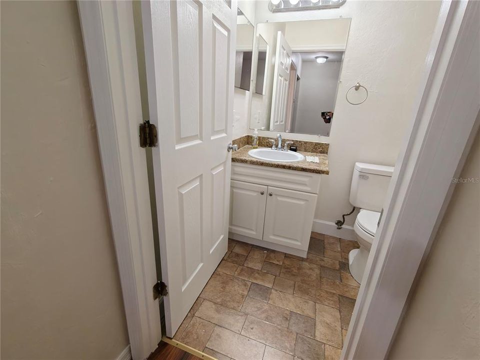 For Rent: $1,200 (2 beds, 1 baths, 942 Square Feet)