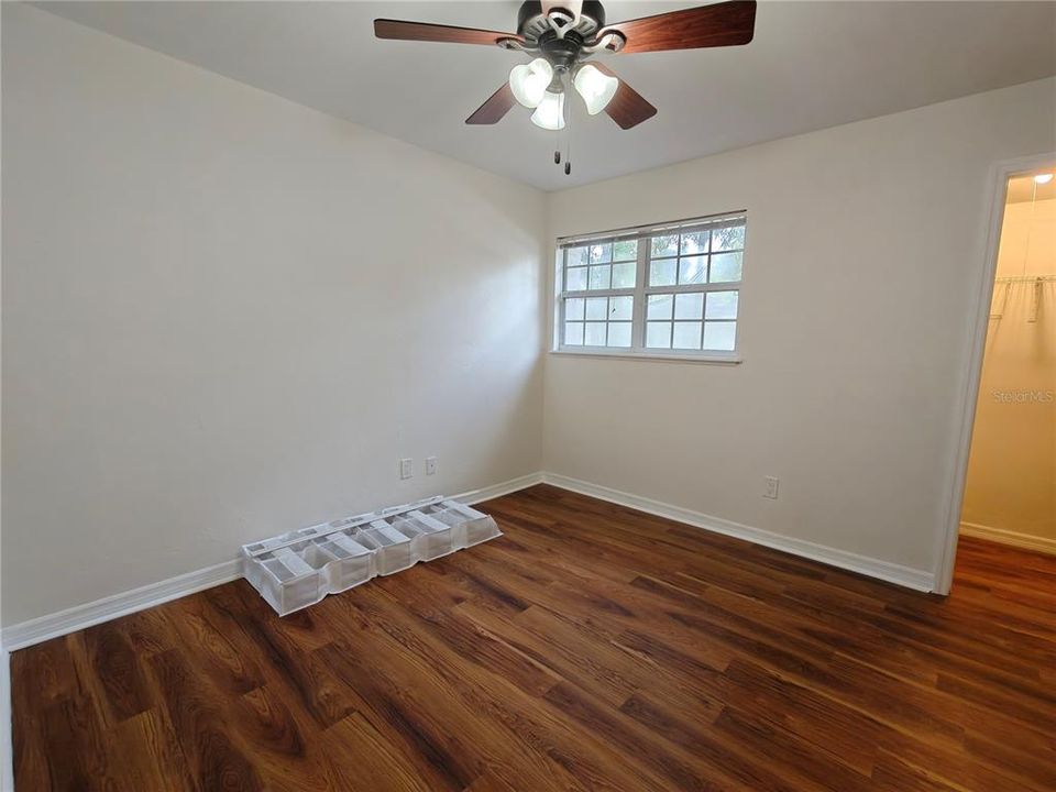 For Rent: $1,200 (2 beds, 1 baths, 942 Square Feet)