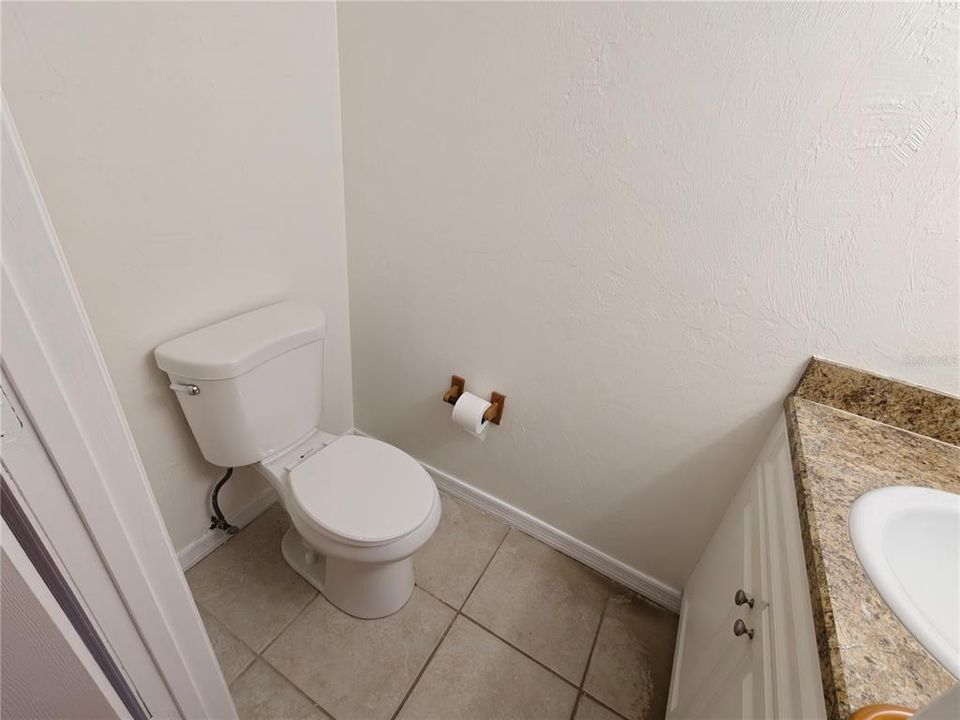 For Rent: $1,200 (2 beds, 1 baths, 942 Square Feet)