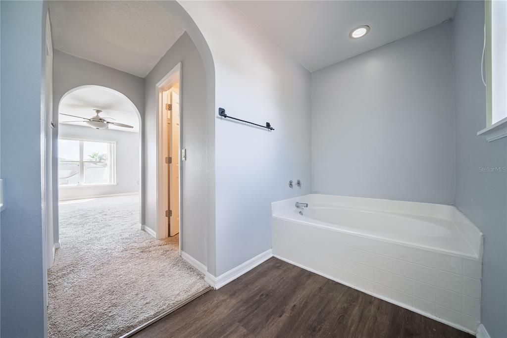 For Sale: $495,900 (4 beds, 2 baths, 2156 Square Feet)