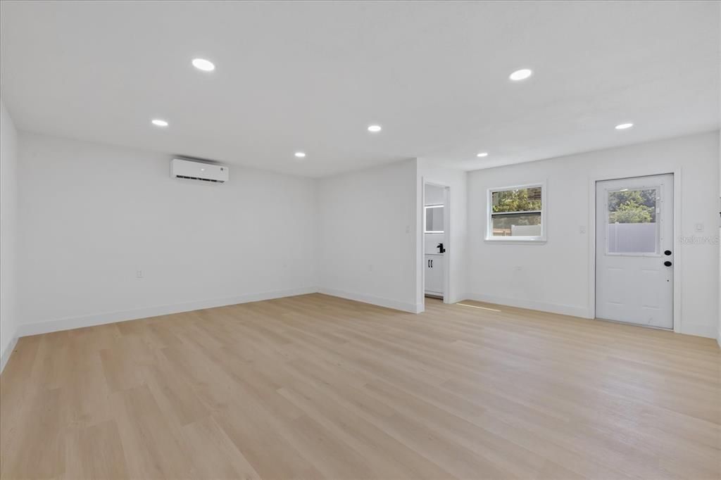 For Sale: $447,900 (3 beds, 3 baths, 1553 Square Feet)