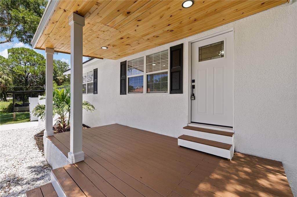 For Sale: $447,900 (3 beds, 3 baths, 1553 Square Feet)