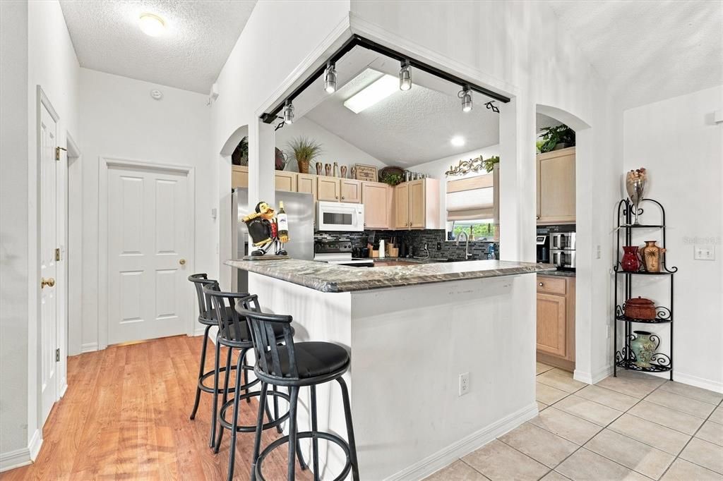 На продажу: $339,900 (3 спален, 2 ванн, 1392 Квадратных фут)