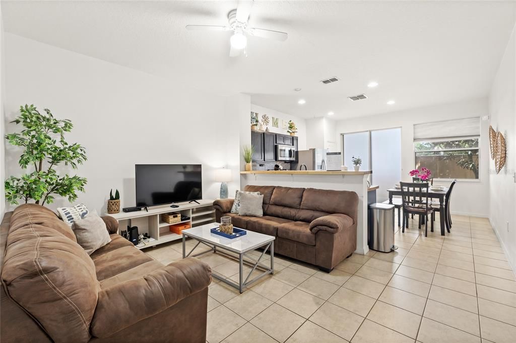En Venta: $265,000 (3 camas, 3 baños, 1187 Pies cuadrados)