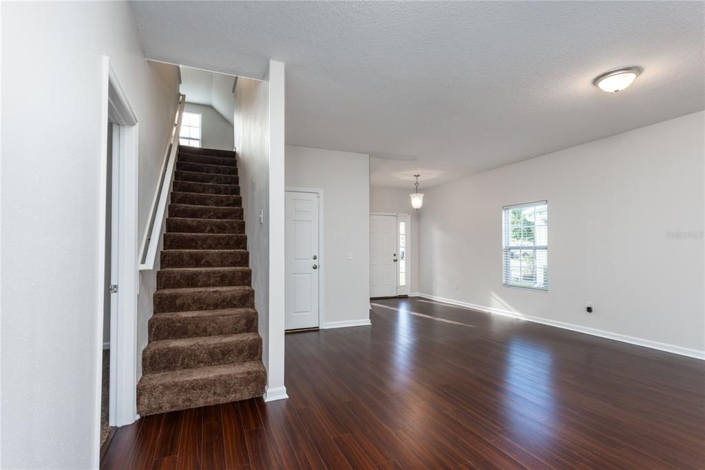 For Sale: $290,000 (3 beds, 2 baths, 1433 Square Feet)