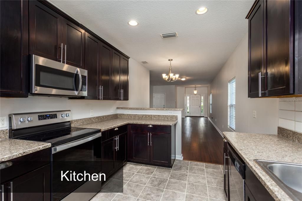 For Sale: $290,000 (3 beds, 2 baths, 1433 Square Feet)