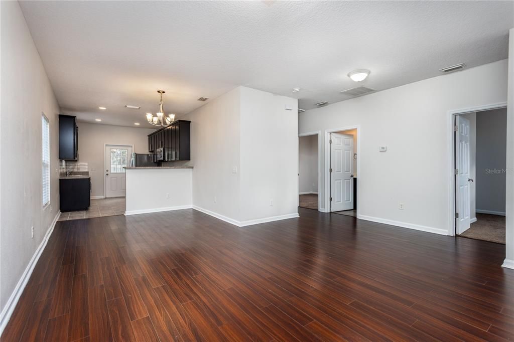 For Sale: $290,000 (3 beds, 2 baths, 1433 Square Feet)