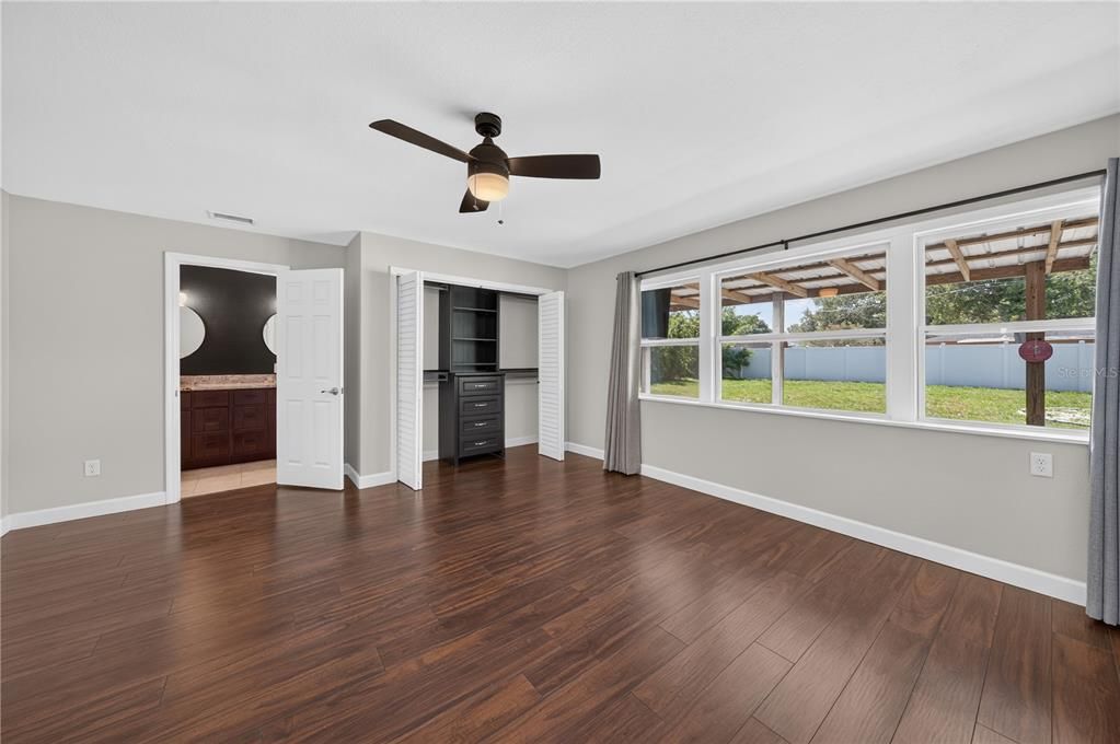 For Sale: $525,000 (3 beds, 2 baths, 1442 Square Feet)