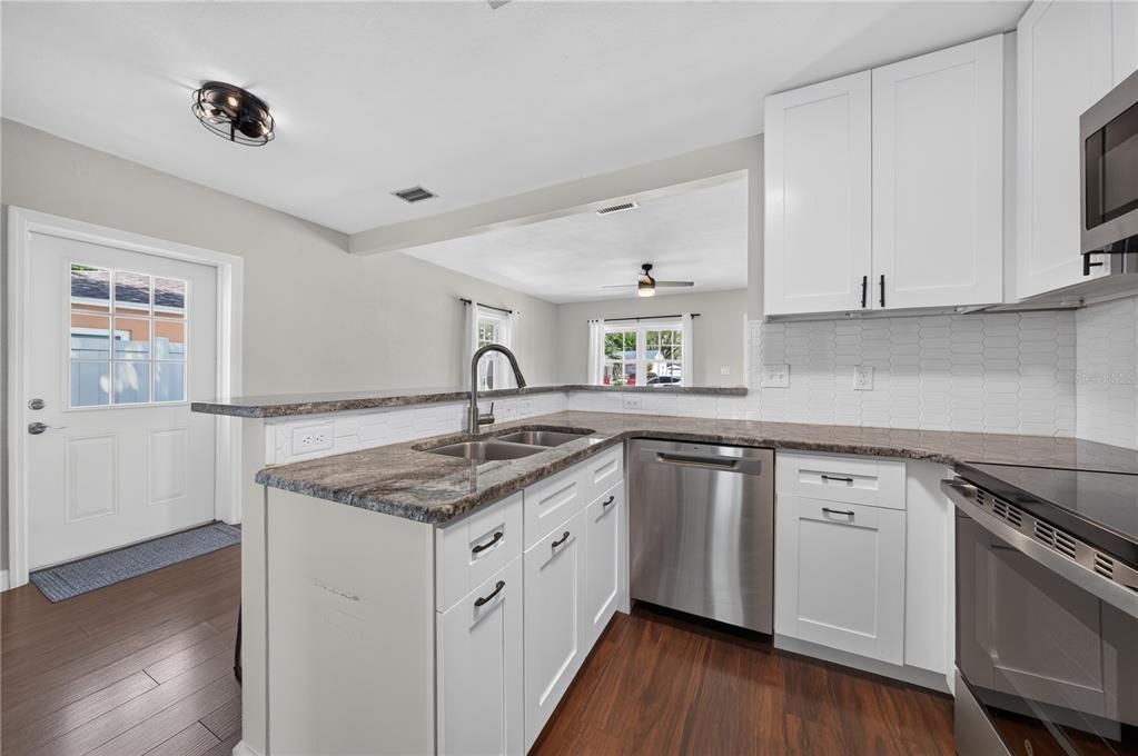 For Sale: $525,000 (3 beds, 2 baths, 1442 Square Feet)