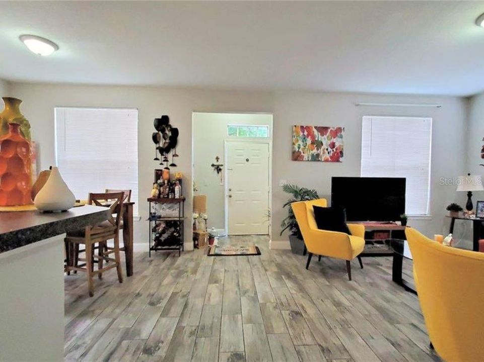 For Rent: $1,600 (2 beds, 2 baths, 1077 Square Feet)