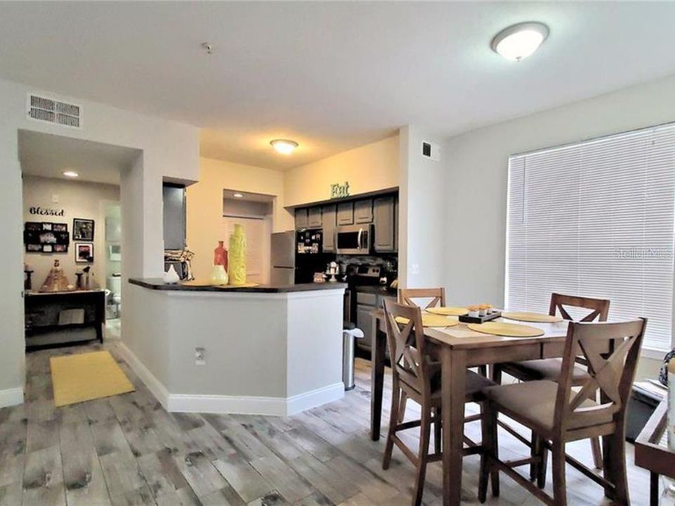 For Rent: $1,600 (2 beds, 2 baths, 1077 Square Feet)