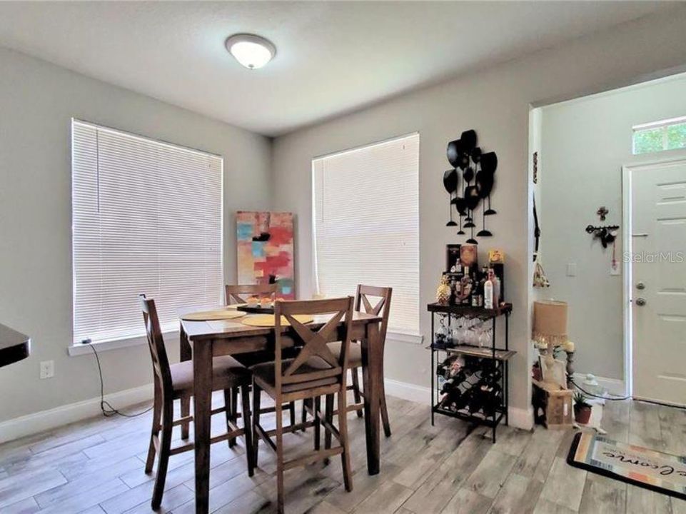 For Rent: $1,600 (2 beds, 2 baths, 1077 Square Feet)