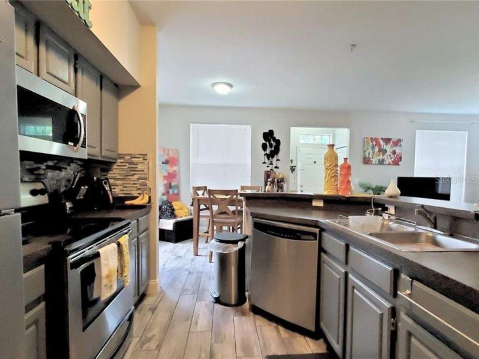For Rent: $1,600 (2 beds, 2 baths, 1077 Square Feet)