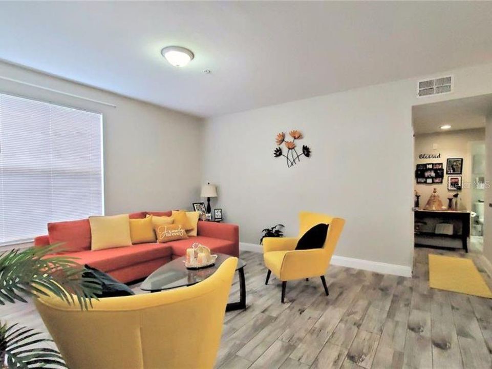 For Rent: $1,600 (2 beds, 2 baths, 1077 Square Feet)