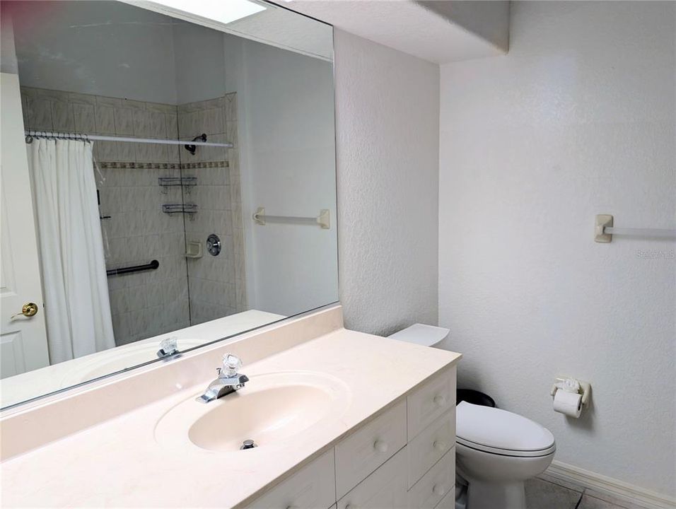 For Rent: $2,650 (3 beds, 2 baths, 1814 Square Feet)