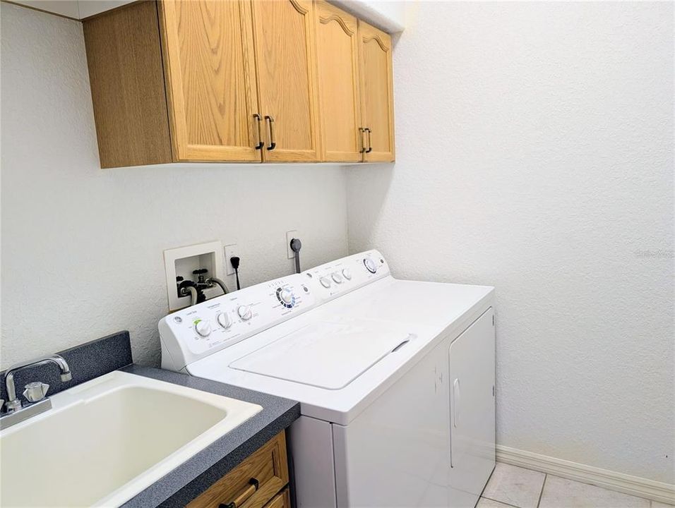 For Rent: $2,650 (3 beds, 2 baths, 1814 Square Feet)