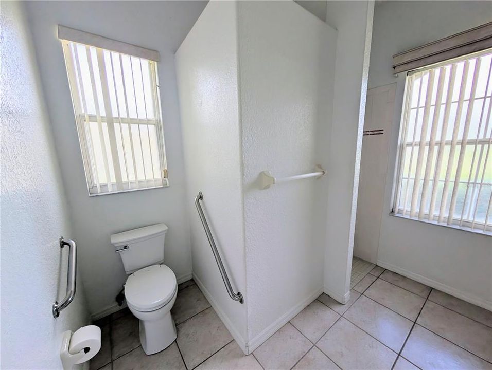 For Rent: $2,650 (3 beds, 2 baths, 1814 Square Feet)