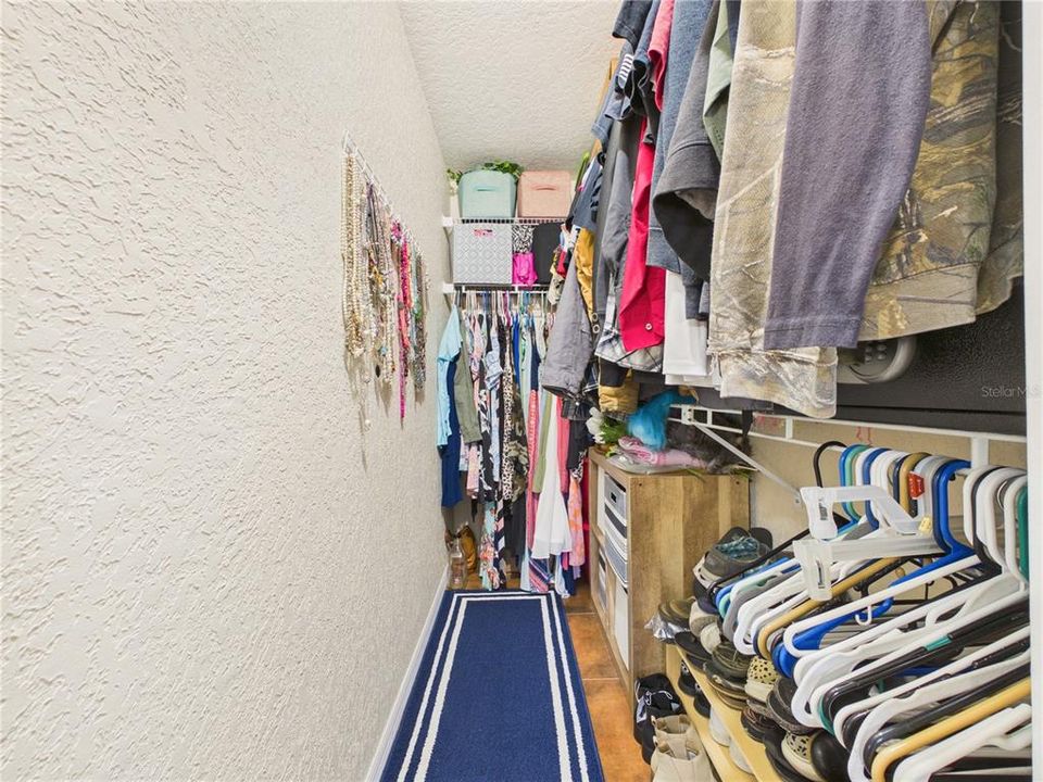 Под контрактом: $319,900 (3 спален, 2 ванн, 1568 Квадратных фут)