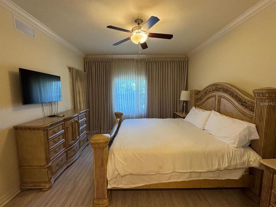 For Sale: $299,990 (3 beds, 3 baths, 1755 Square Feet)