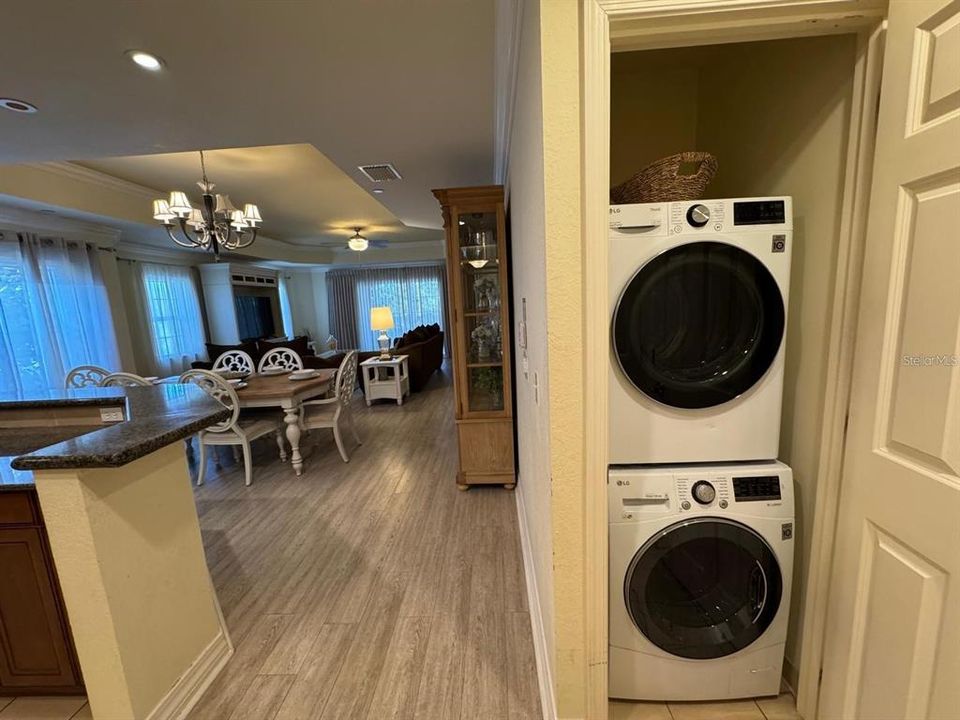 For Sale: $299,990 (3 beds, 3 baths, 1755 Square Feet)