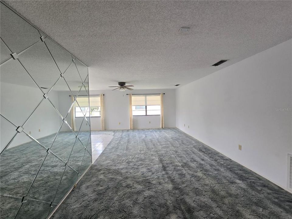 合同活跃: $1,850 (2 贝兹, 2 浴室, 1245 平方英尺)