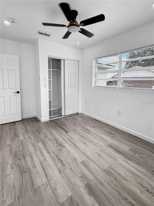 For Rent: $1,800 (3 beds, 2 baths, 864 Square Feet)