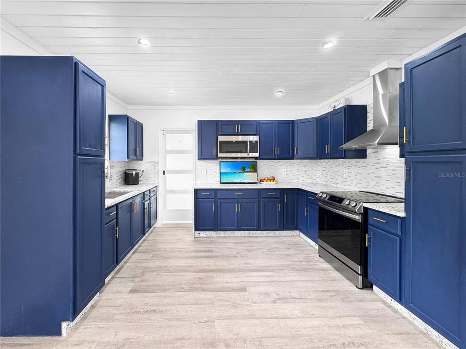 For Rent: $1,800 (3 beds, 2 baths, 864 Square Feet)