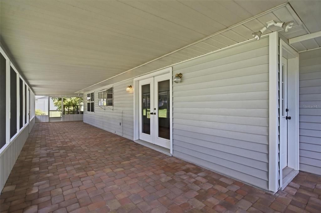 For Sale: $500,000 (3 beds, 3 baths, 2108 Square Feet)