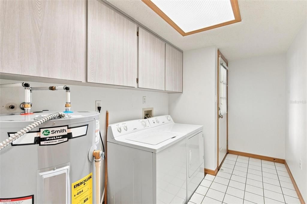 For Sale: $500,000 (3 beds, 3 baths, 2108 Square Feet)