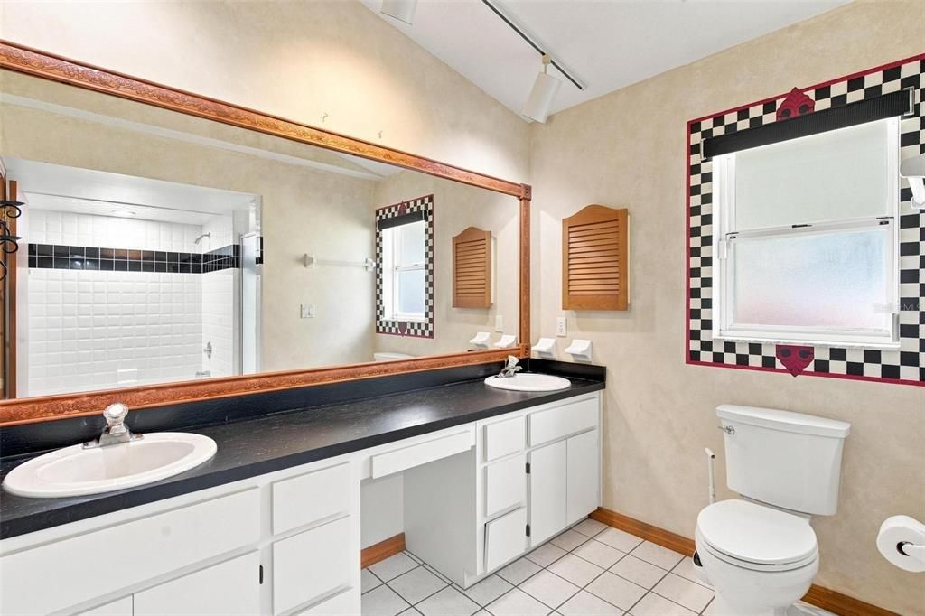 For Sale: $500,000 (3 beds, 3 baths, 2108 Square Feet)