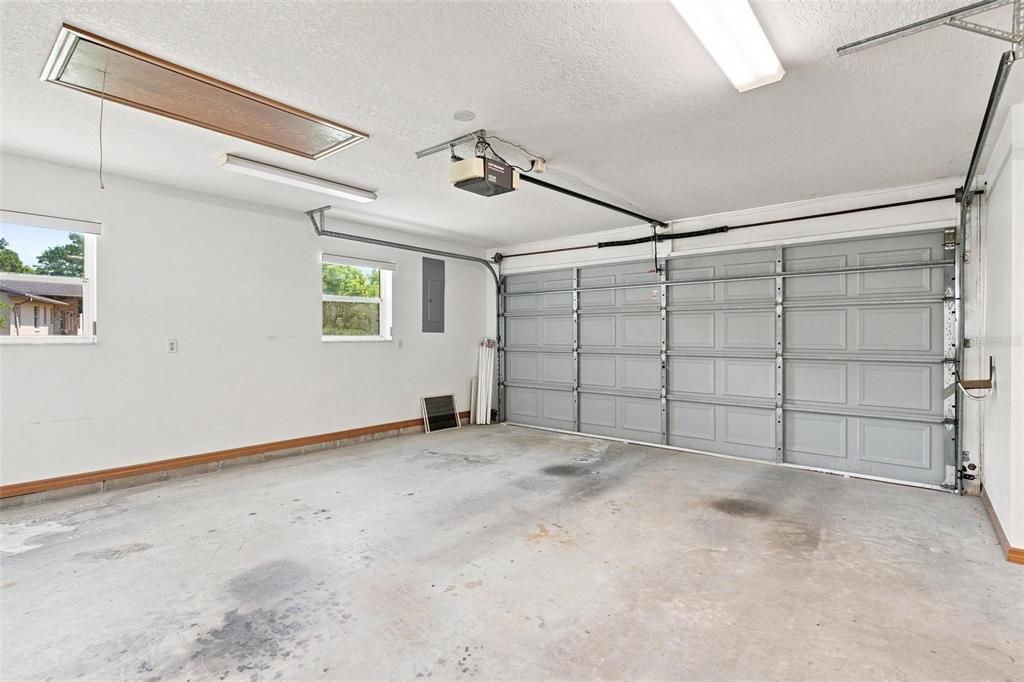 For Sale: $500,000 (3 beds, 3 baths, 2108 Square Feet)