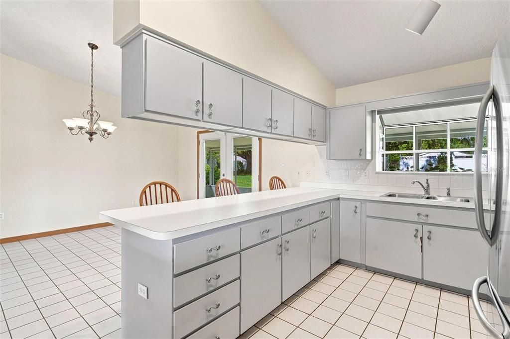 For Sale: $500,000 (3 beds, 3 baths, 2108 Square Feet)