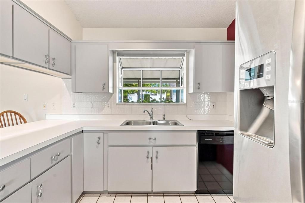 For Sale: $500,000 (3 beds, 3 baths, 2108 Square Feet)