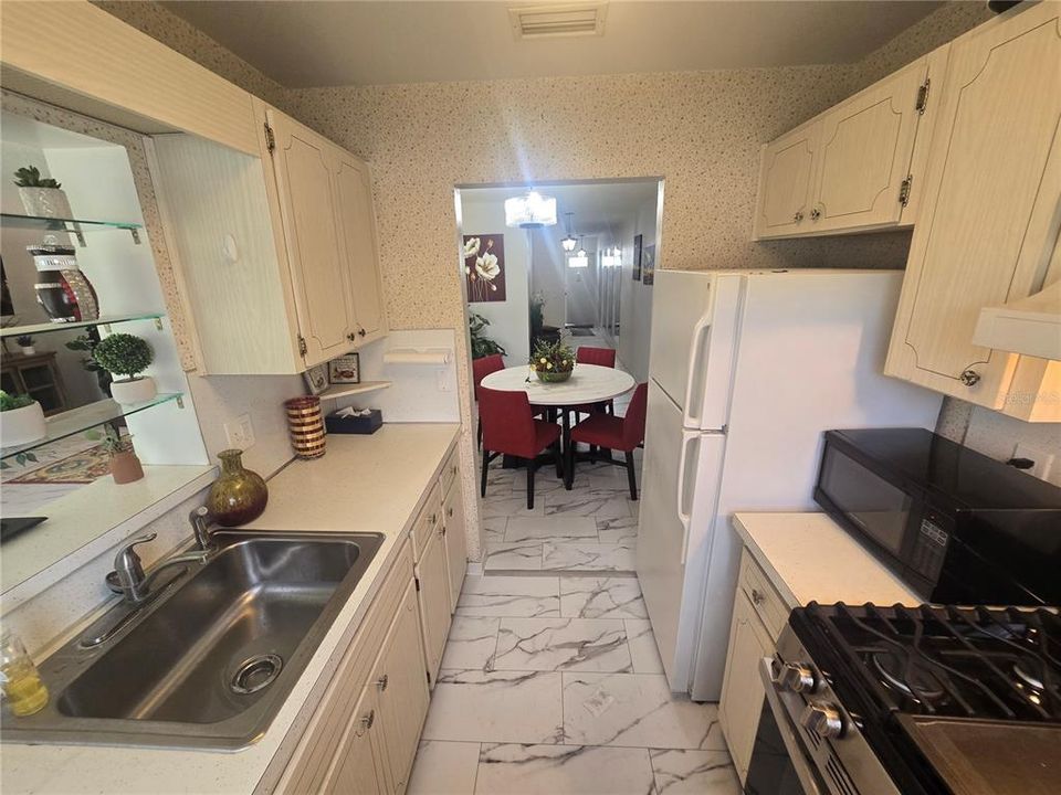 For Rent: $1,750 (2 beds, 2 baths, 1140 Square Feet)