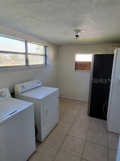 For Rent: $1,295 (3 beds, 1 baths, 1044 Square Feet)