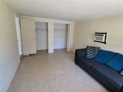 For Rent: $1,295 (3 beds, 1 baths, 1044 Square Feet)