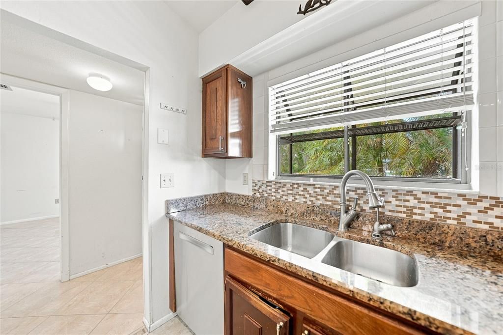 For Sale: $144,900 (2 beds, 1 baths, 767 Square Feet)