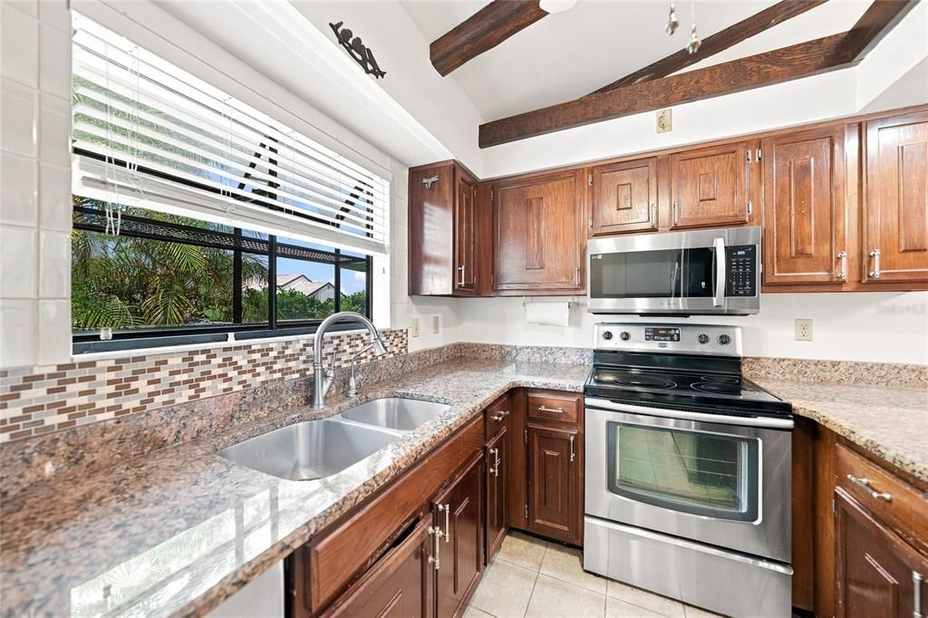 For Sale: $144,900 (2 beds, 1 baths, 767 Square Feet)