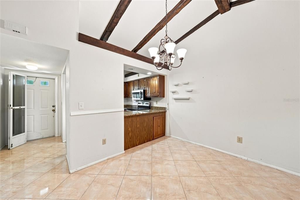 For Sale: $144,900 (2 beds, 1 baths, 767 Square Feet)