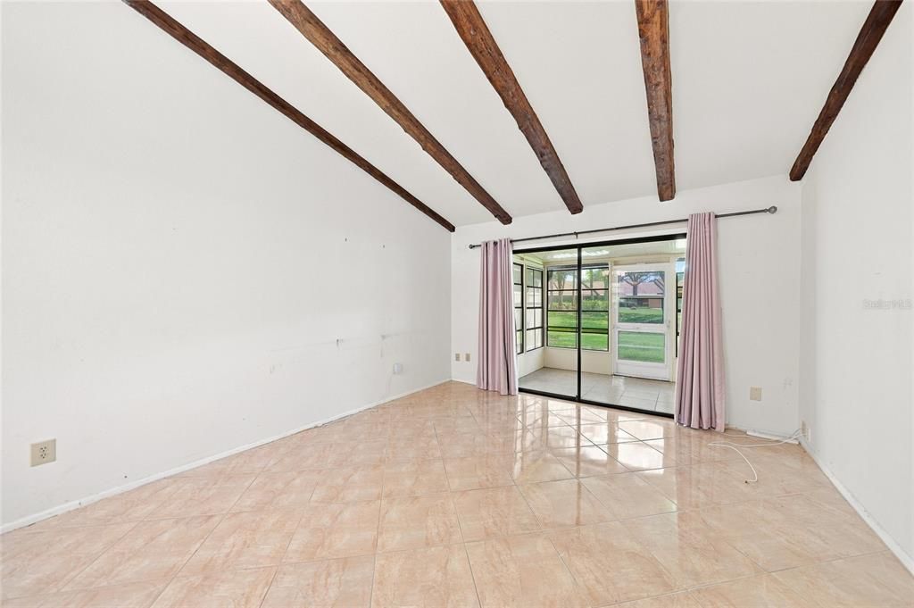 For Sale: $144,900 (2 beds, 1 baths, 767 Square Feet)